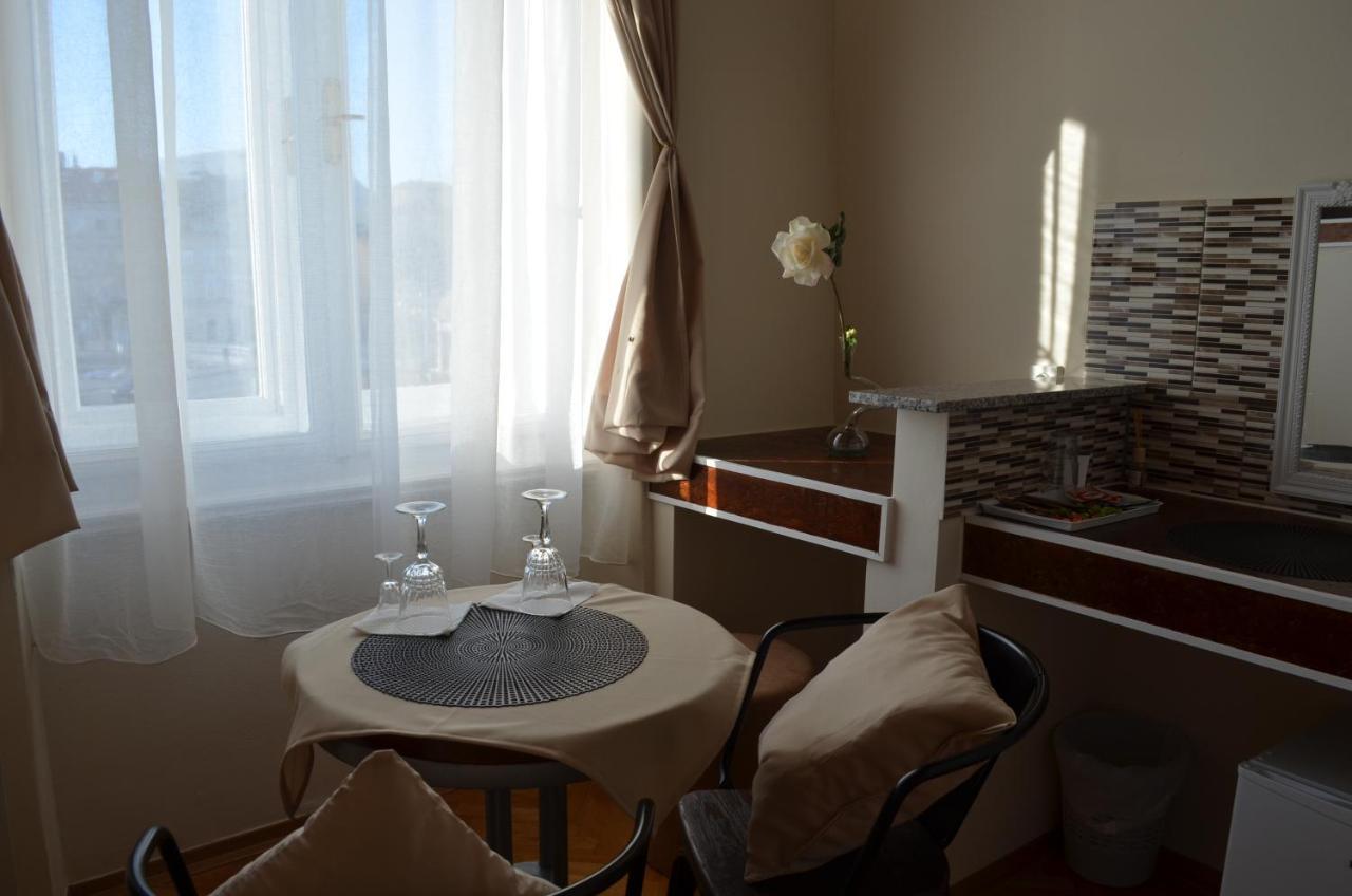 Rooms & Apartments Infinity 리예카 외부 사진